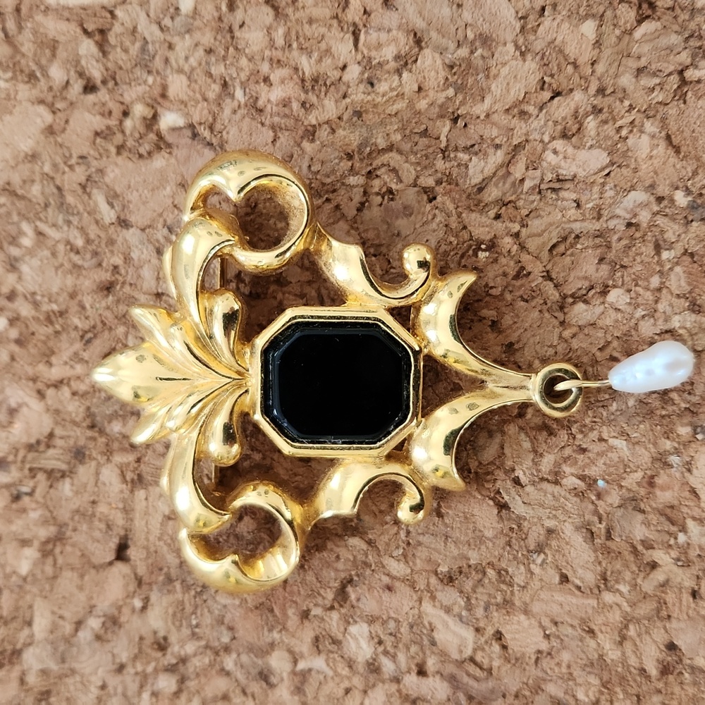 Vintage Avon Victorian Revival Brooch And Pierced Earring Set - Picture 2 of 7